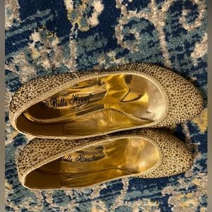 Beautiful gold sparkly heels